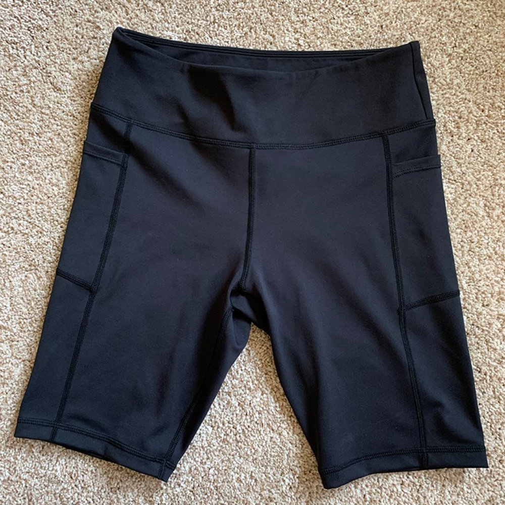 Black Light n Tight Pocket Hustle Shorts 8"